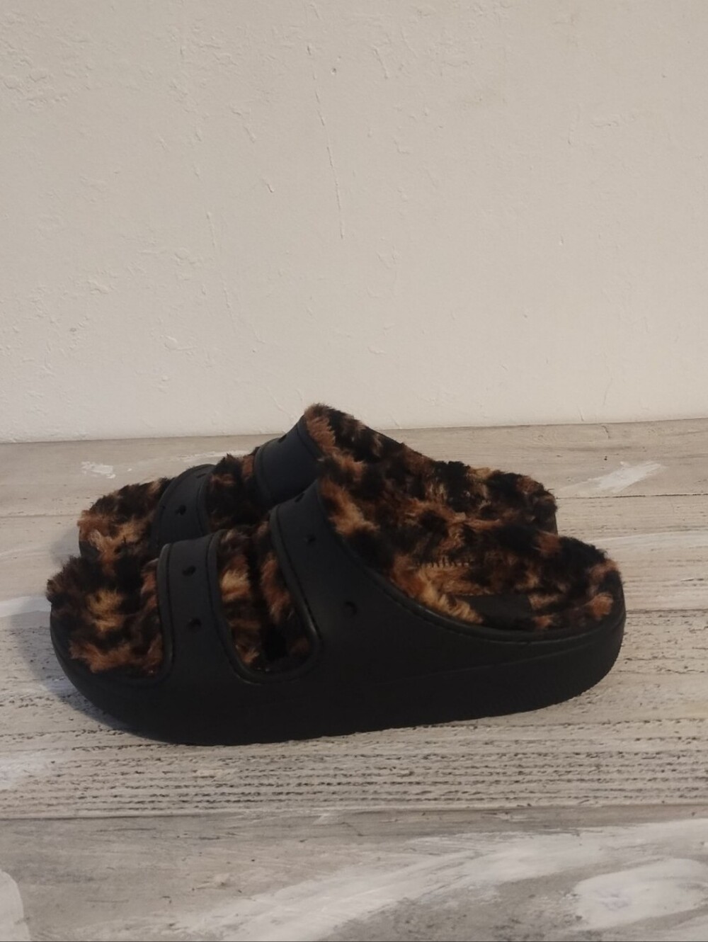 Crocs U.S.A Women's size 7 cozzzy Leopard and black sandals u.s.a men's size5)